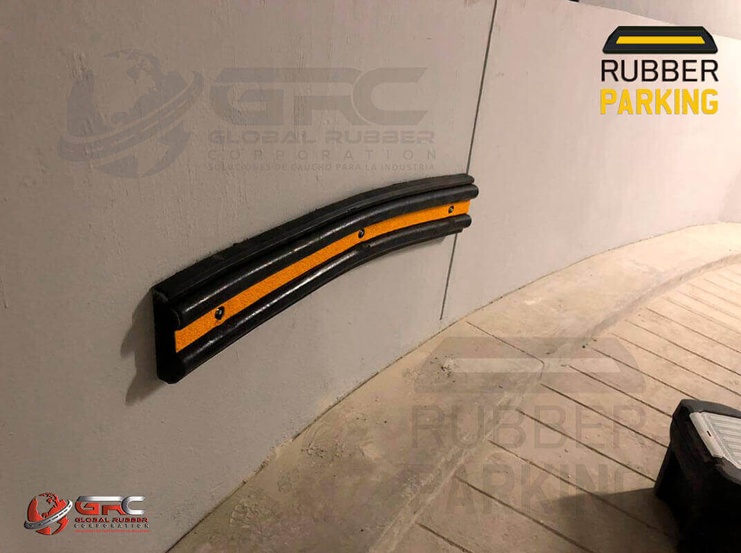 Nuestro protector de pared es un producto de señalización para evitar accidentes, y un amortiguador que minimiza el daño cuando ocurren accidentes. Es ideal para estacionamientos, interiores de fábricas y almacenes, y muelles de carga.