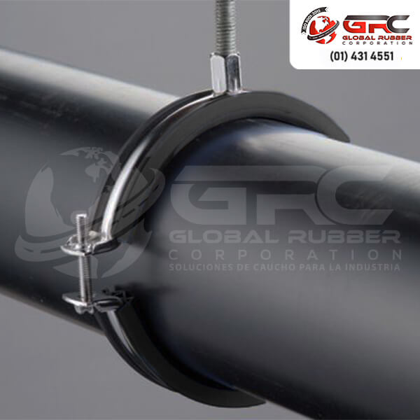 Nuestros perfiles para abrazaderas son elaborados a base de caucho natural de primer uso o nitrilo , contamos con gran variedad de modelos y medidas . Son utilizados para el aislamiento de flejes de acero, zunchos y abrazaderas.