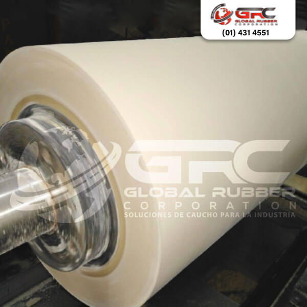 Contamos con un área especializada en el mantenimiento y recubrimiento de rodillos.