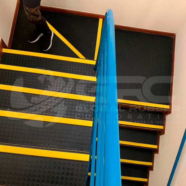 Pisos de caucho para escalera